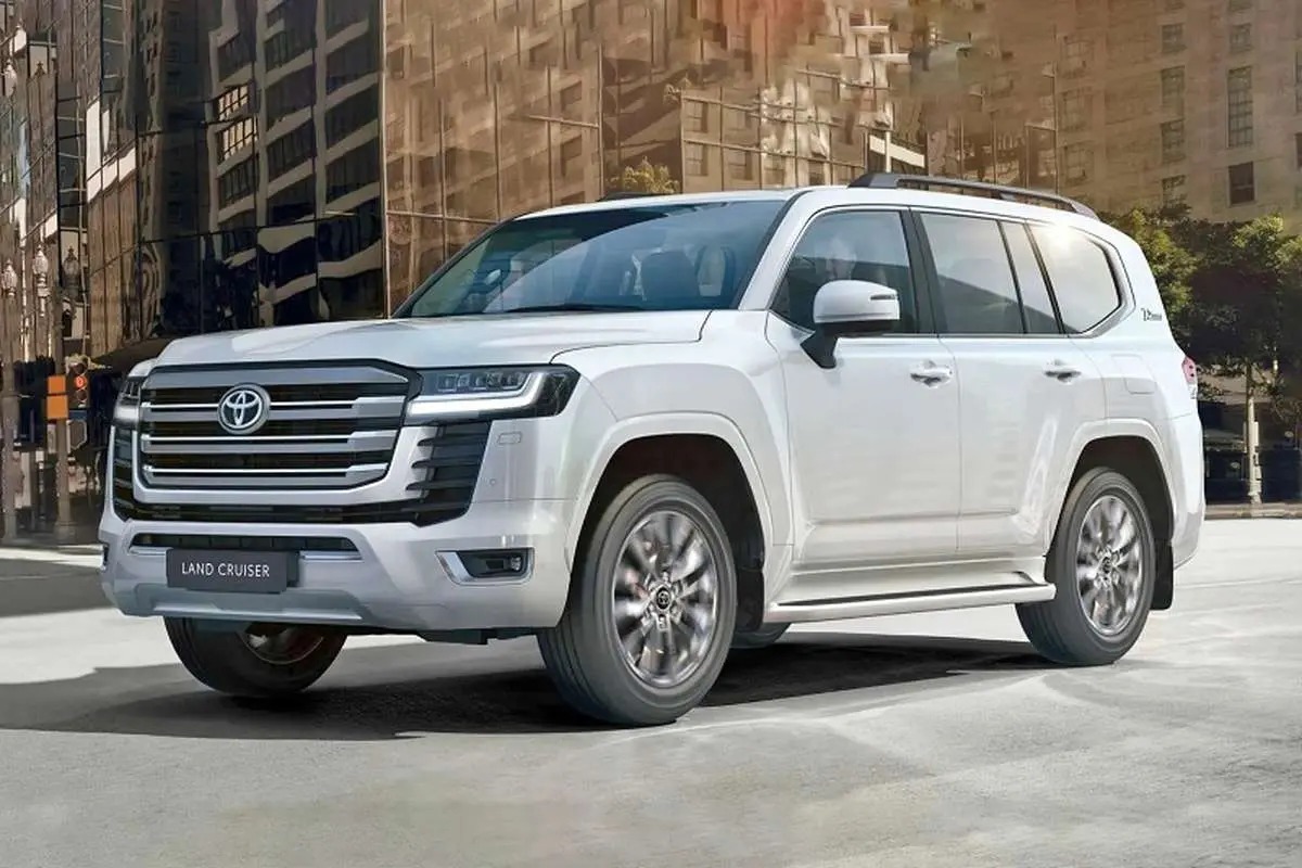 بازگشت افسانه شاسی‌بلندها / لندکروز ۳۰۰ وارد ایران شد