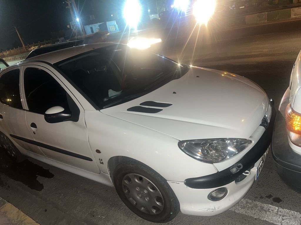 پژو ۲۰۶ تیپ ۲ سفید دوره رنگ - تصویر 1